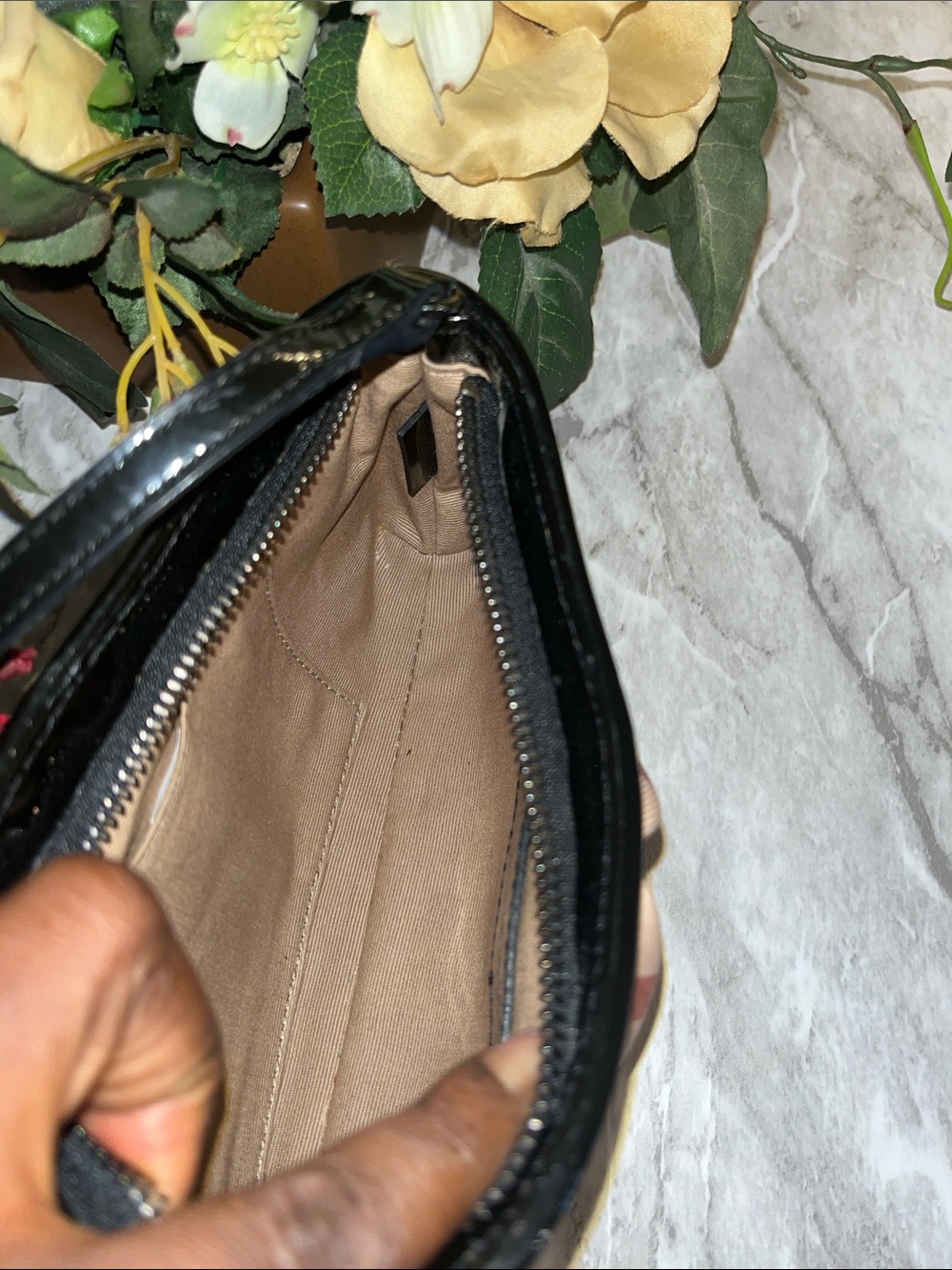 Burberry Beige Plaid Shoulder Bag with Black Trim - Picture 13 of 17